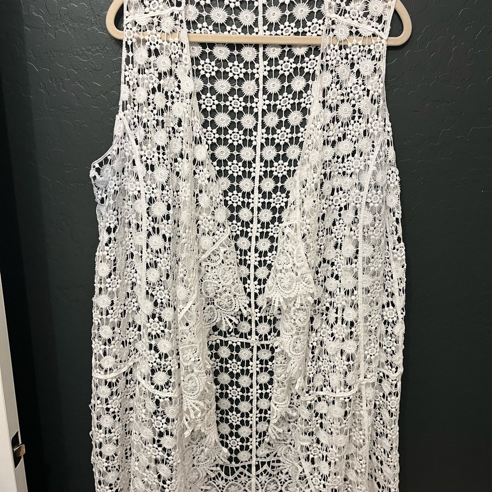 Elegant White Lace Women’s Top